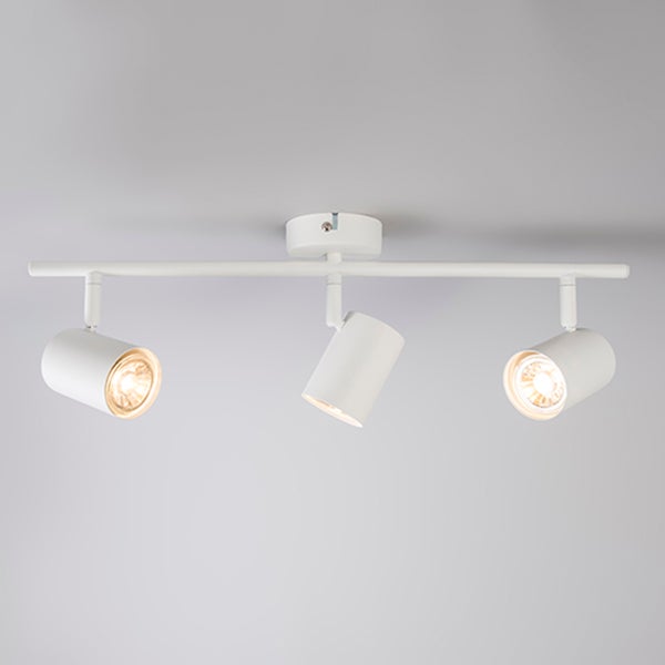 Deckenleuchte mit drei Strahlern