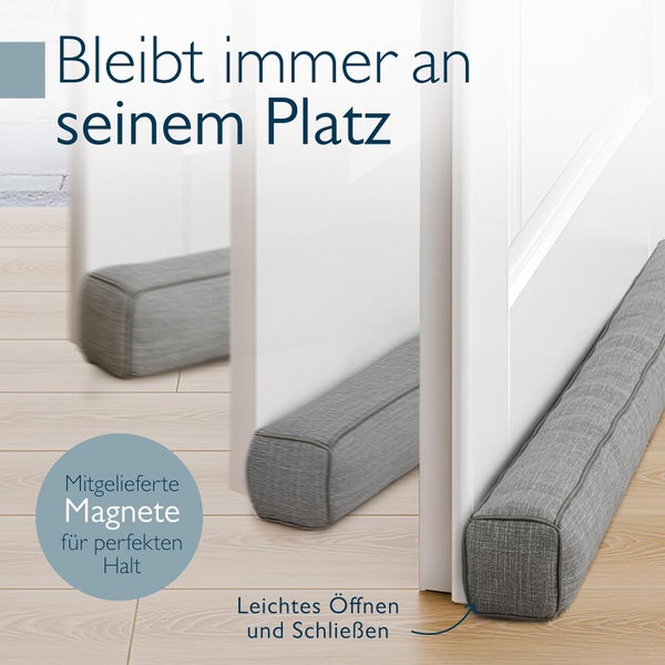 Magnetischer Zugluftstopper aus Stoff für Türen, haftet durch Magnete beim Öffnen und Schließen fest an der Türunterseite.