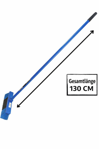 Blaue Kehrbürste mit einer Gesamtlänge von 130 Zentimetern.