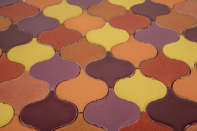 Staubsaugerfilter in der Hand