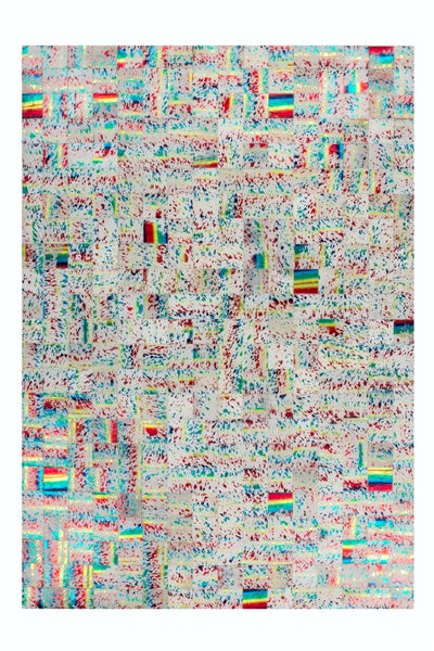Patchwork-Teppich aus Kuhfell-Quadraten mit bunten Farbspritzern und regenbogenfarbenen Effekten.