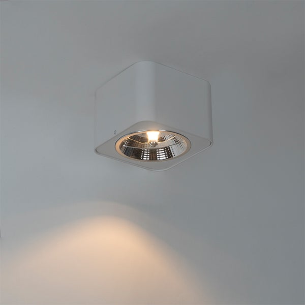 Quadratische Deckenleuchte mit eingesetztem Leuchtmittel