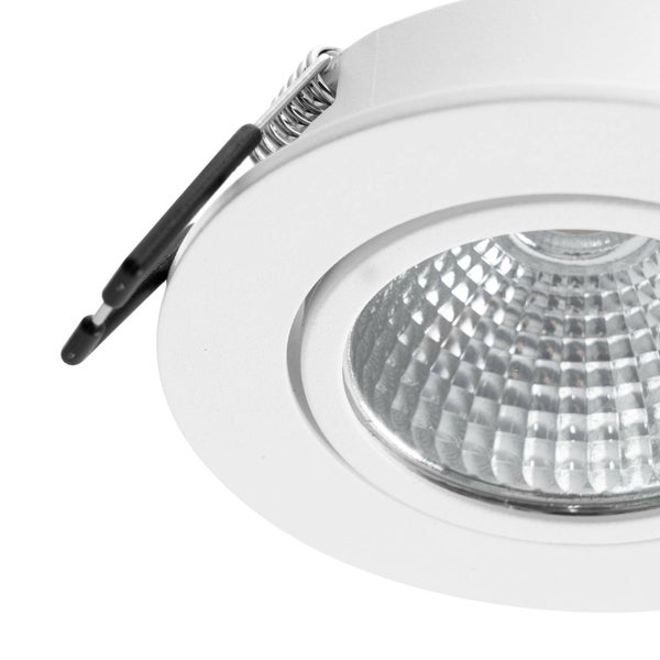 LED Einbaustrahler mit rundem Rahmen, silbernem Reflektor und Montagefeder.