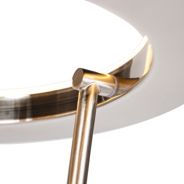 Detailaufnahme einer Tischleuchte aus Metall