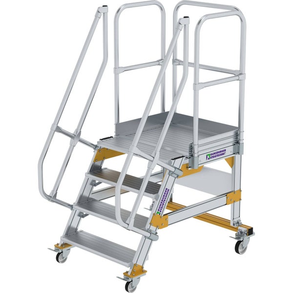 Fahrbare Aluminium-Podesttreppe mit 4 Stufen, beidseitigem Handlauf, Plattformgeländer und Lenkrollen mit Feststeller.