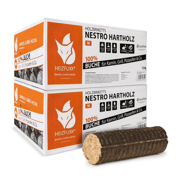 Zwei Kartons Heizfuxx Nestro Hartholz Briketts aus 100 Prozent Buche mit einem runden Brikett im Vordergrund.
