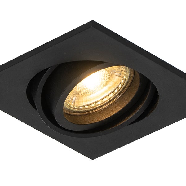 Quadratischer Einbaustrahler in Schwarz, schwenkbar, mit warmweiß leuchtendem Leuchtmittel.