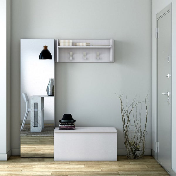 Flur mit Spiegel, Garderobe, Ablage und Sitzbank