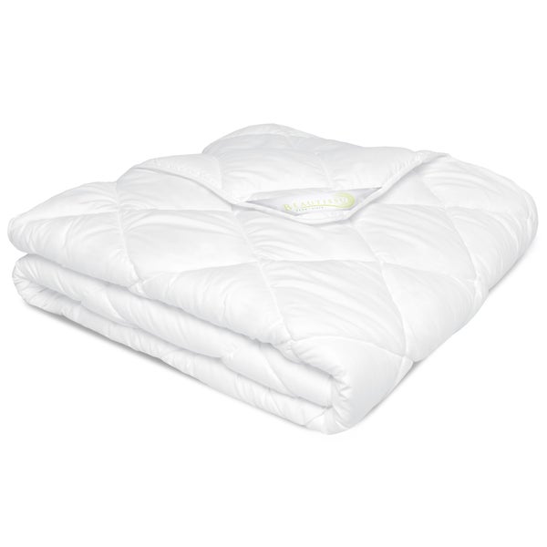 Weiße Steppdecke mit Beautissu Logo