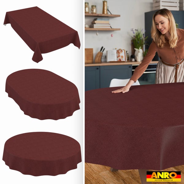 Dunkelrote Tischdecke in rechteckiger, ovaler und runder Form sowie eine Frau beim Eindecken in einer Küche. ANRO Logo.