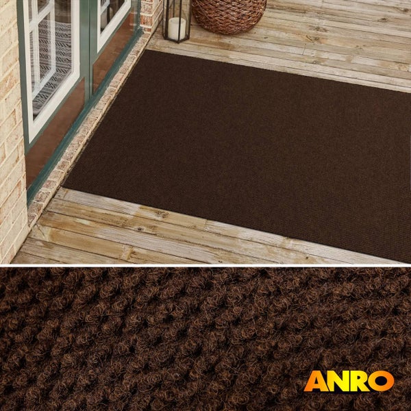 Dunkelbraune Fußmatte auf einer Holzterrasse vor einer Glastür mit Nahaufnahme der strukturierten Oberfläche und ANRO Logo.