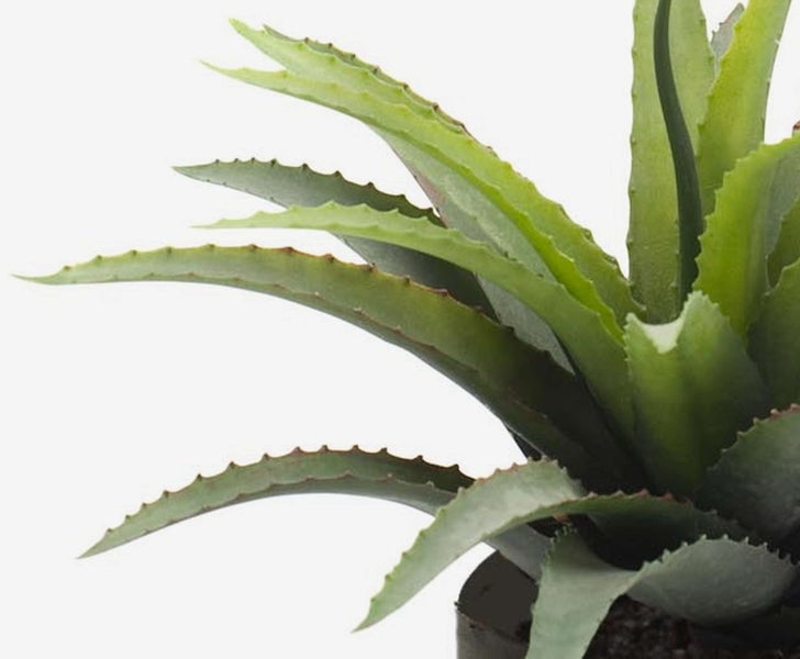 Künstliche Ruhmeskrone Gloriosa mit grünem Stiel, Blättern und einer Blüte in Rosa und Gelb.