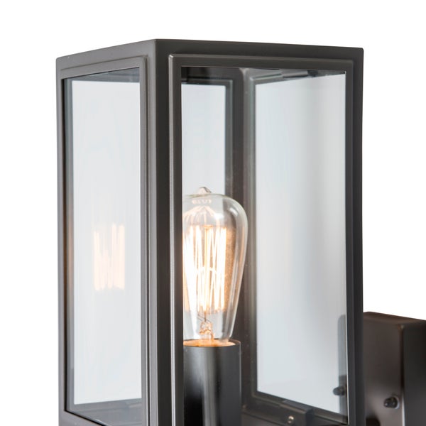 Schwarze rechteckige Außenwandleuchte aus Metall und Glas mit sichtbarer Filament-Glühbirne.