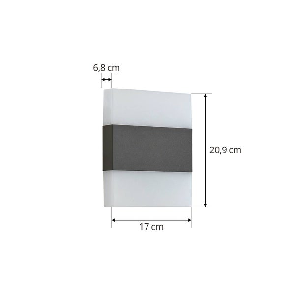 Moderne rechteckige Außenwandleuchte mit Abmessungen: Höhe 20,9 Zentimeter, Breite 17 Zentimeter und Tiefe 6,8 Zentimeter.