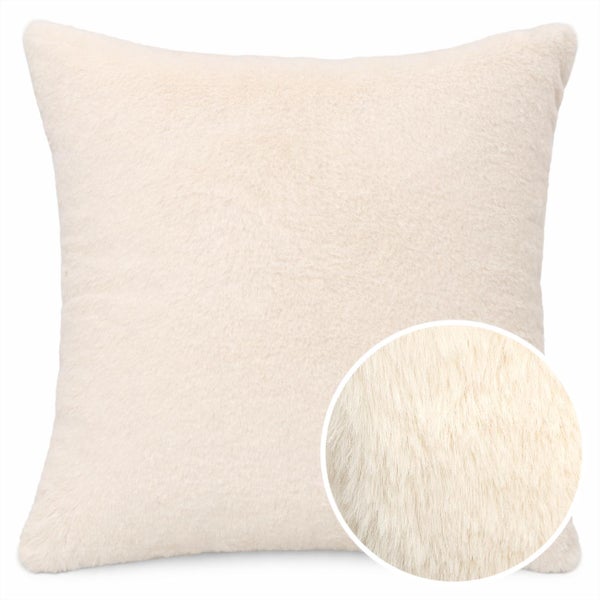 Quadratisches Dekokissen aus Kunstfell mit Detailansicht der Textur.