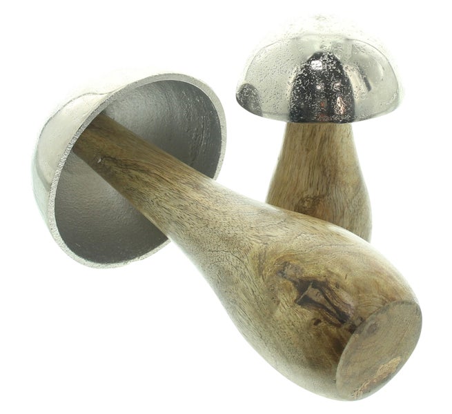 Dekorative Pilzfiguren aus Holz und Metall