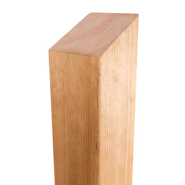 Holzpfosten mit abgeschrägtem Ende