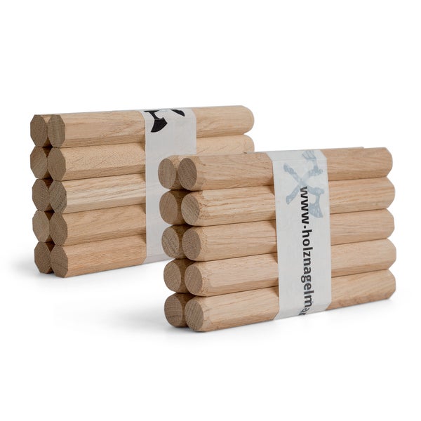 Zwei Packungen Holznägel gebündelt mit Papierband