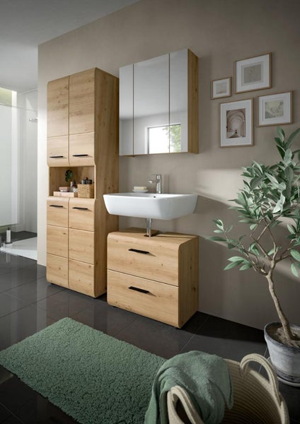 Modernes Badezimmermöbel-Set in Holzoptik mit Hochschrank, Waschbeckenunterschrank, Keramikwaschbecken und Spiegelschrank.