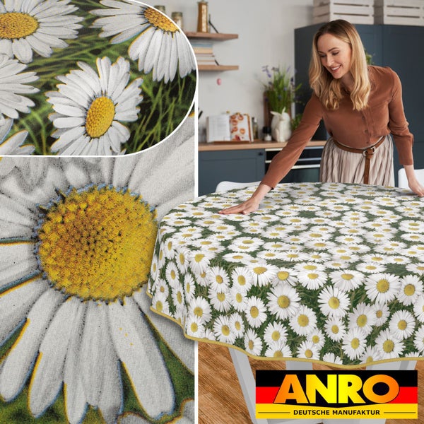 Tischdecke mit Gänseblümchenmuster auf einem Küchentisch, ANRO Logo