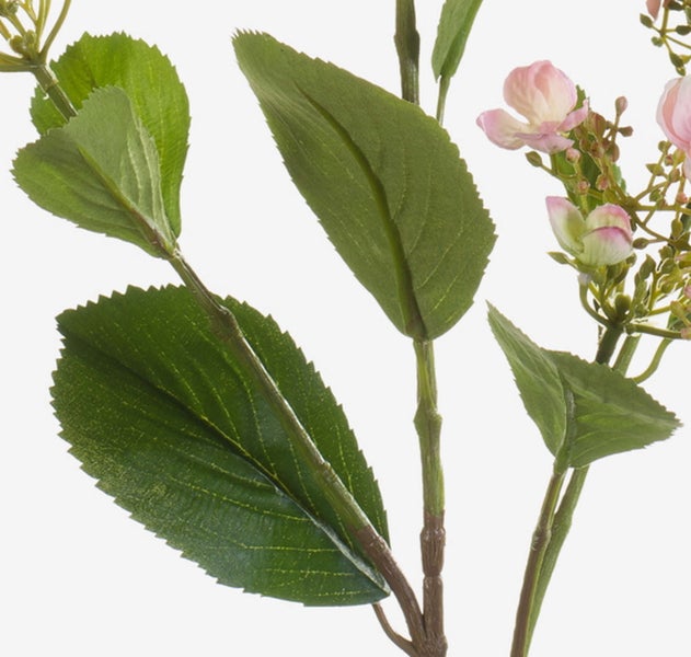 Künstlicher Blütenzweig mit gezackten grünen Blättern und zartrosa Blüten.