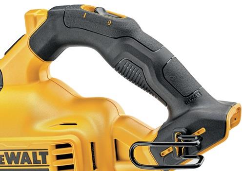 Detailaufnahme des Griffs einer gelben DeWalt Säbelsäge