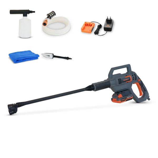 Fuxtec Akku-Hochdruckreiniger Set mit 20 Volt Akku, Ladegerät, Ansaugschlauch, Schaumdüse, Reinigungsbürste und blauem Tuch.