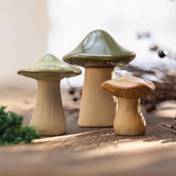 Drei Deko Pilze aus Keramik zur Gartendekoration in verschiedenen Größen
