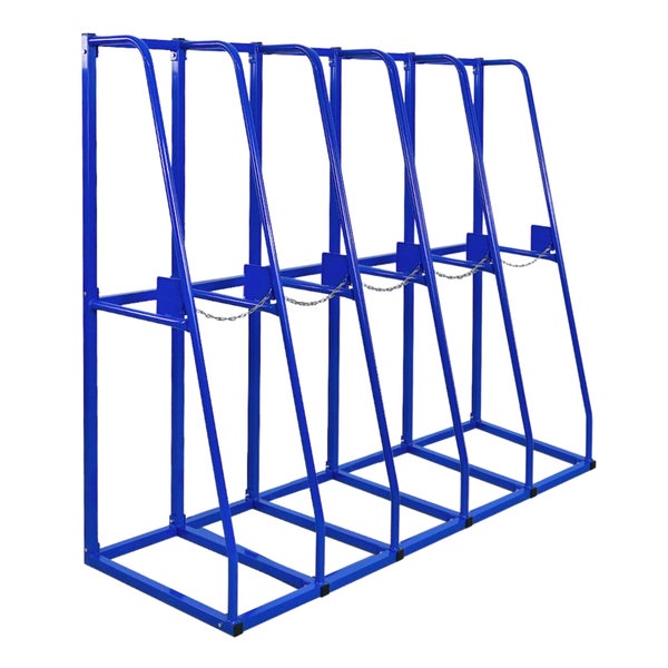 Vertikales Langgutregal aus blauem Stahl mit fünf Fächern und Absperrketten für die stehende Lagerung von Profilen und Leisten.