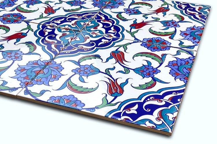 Fliesen mit floralem Muster