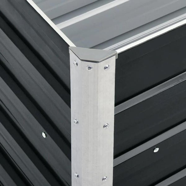 Eckverbindung eines Hochbeets aus Metall mit Aluminiumprofil, Schrauben und Kunststoffkappe.