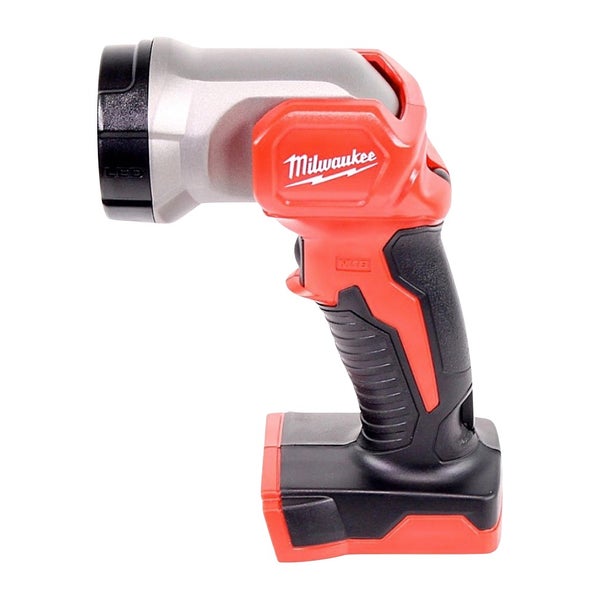 Milwaukee Akku-LED-Arbeitsleuchte mit verstellbarem Kopf und ergonomischem Griff, geeignet für das M18 Akkusystem.