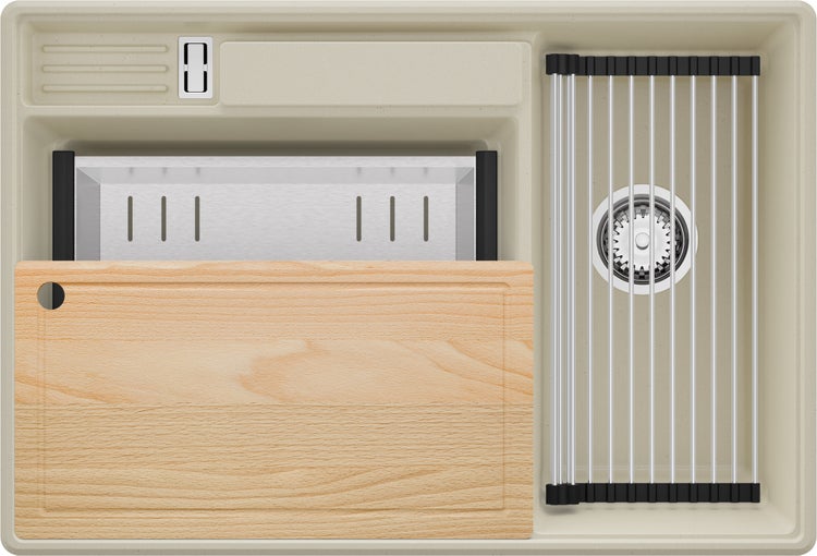 Spüle mit Abtropffläche, Schneidebrett und Spülbecken