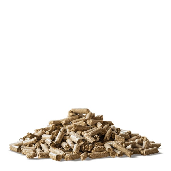 Ein Haufen aus Holzpellets für Heizzwecke als Brennstoff