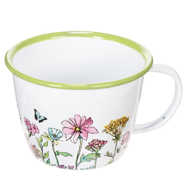 Emaille-Becher mit Blumenmotiv und Schmetterling.