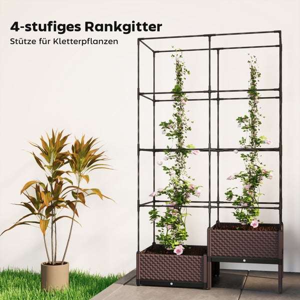 Schwarzes 4-stufiges Rankgitter aus Metall als Stütze für Kletterpflanzen in braunen Pflanzkästen.
