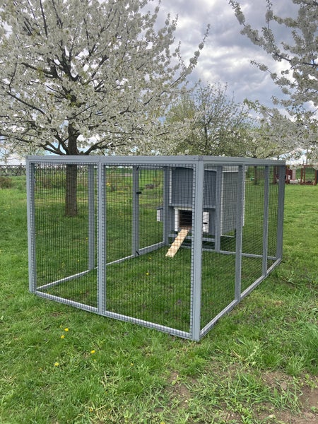Hühnerauslauf Mitte EZ Chicken Home Grau 5,84m² 208 x 300 x 154 cm hergestellt in EU