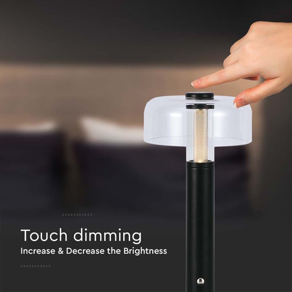 Tischleuchte mit Touch-Dimmer zur Helligkeitsregelung.