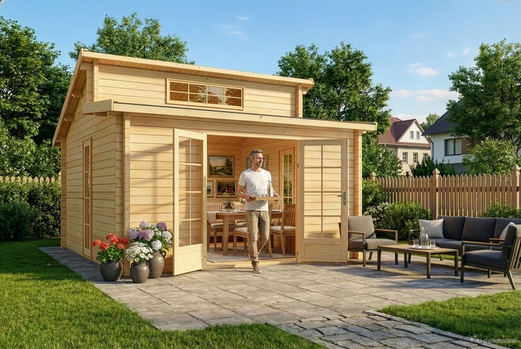 Gartenhaus aus Holz mit großen Flügeltüren, Glasfront und Terrasse mit Lounge Set im sonnigen Garten bei Tag.