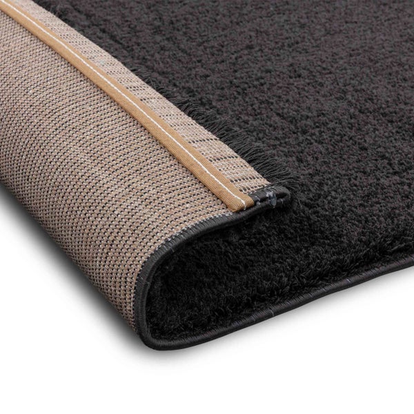 Hochflor-Teppich mit weichem Flor und strukturierter Rückseite in Anthrazit.