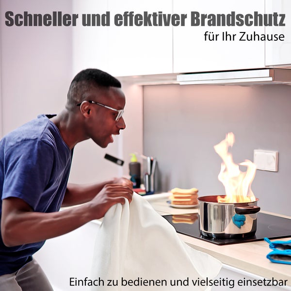 Mann löscht Küchenbrand mit einer Löschdecke.