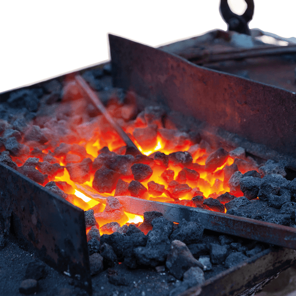 Glühende Kohle in einer Schmiede