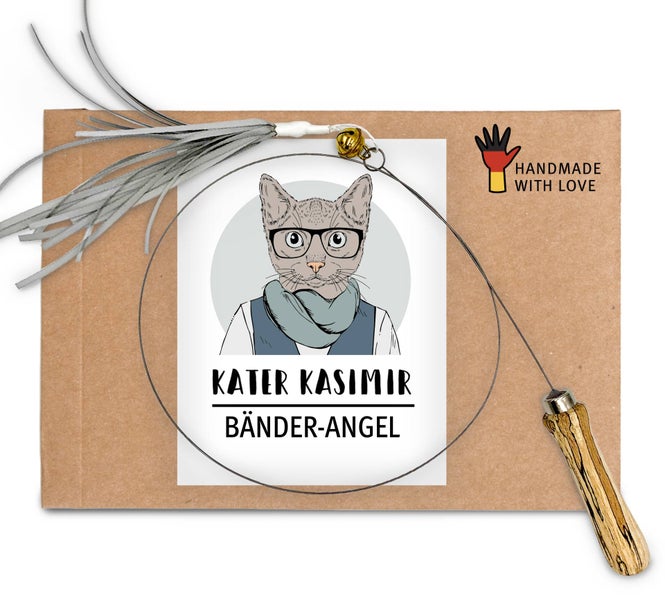 Premium Katzenangel mit lustigen Bändern. Lange Spielangel mit stabilem Draht und Holzgriff. Von Hand und mit Liebe in Deutschland gefertigt