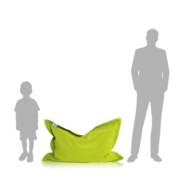 Hellgrüner Sitzsack im Größenvergleich mit der Silhouette eines Kindes und eines Erwachsenen.