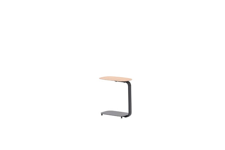 Beistelltisch in C-Form mit ovaler Holzplatte und dunklem Metallgestell.