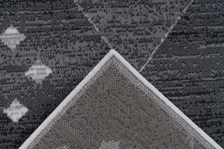 Teppich mit geometrischem Muster und detailreicher Strukturansicht der Unterseite
