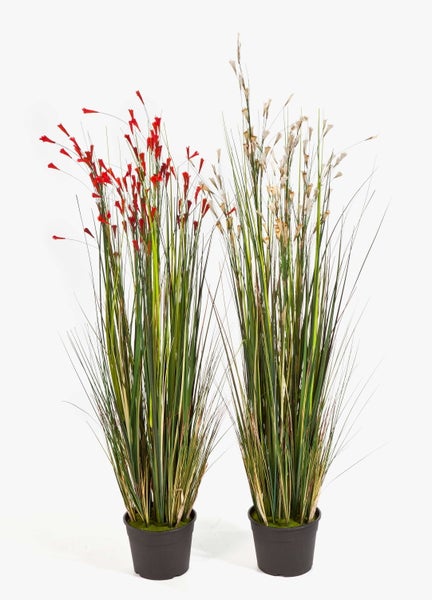 Künstliche Hängepflanze mit grünen, herzförmigen Blättern, Nachbildung einer Efeutute.