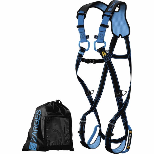 Zarges Auffanggurt mit gepolsterten Schultergurten und Beinschlaufen inklusive Zarges Logo auf dem schwarzen Transportbeutel.