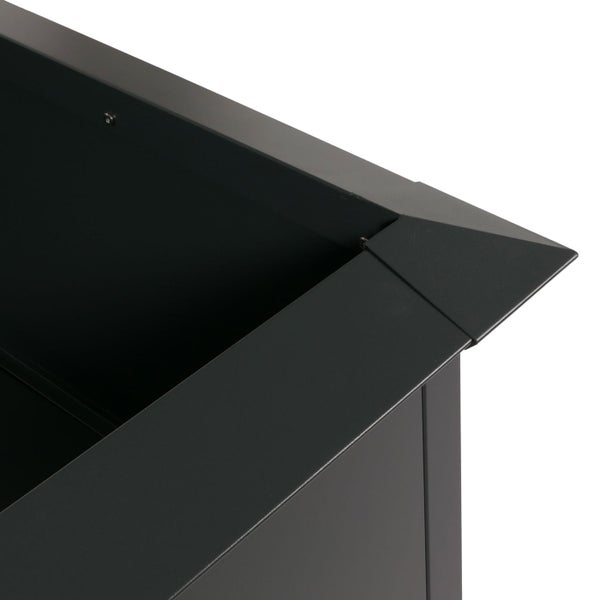 Detailansicht der Ecke eines schwarzen Hochbeets aus Metall.