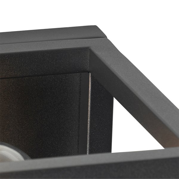 Detailansicht einer Außenleuchte aus Metall